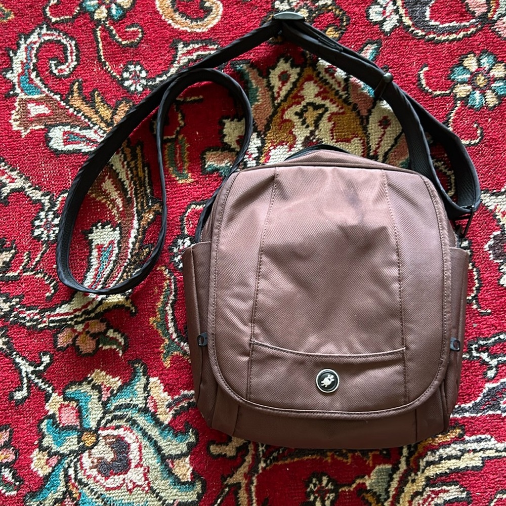 PacSafe Anti-Theft Metro Safe 200 Exomesh Travel Brown Shoulder/Crossbody Purse